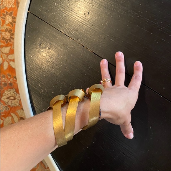 Gorgeous hammered gold cuff - Picture 4 of 11